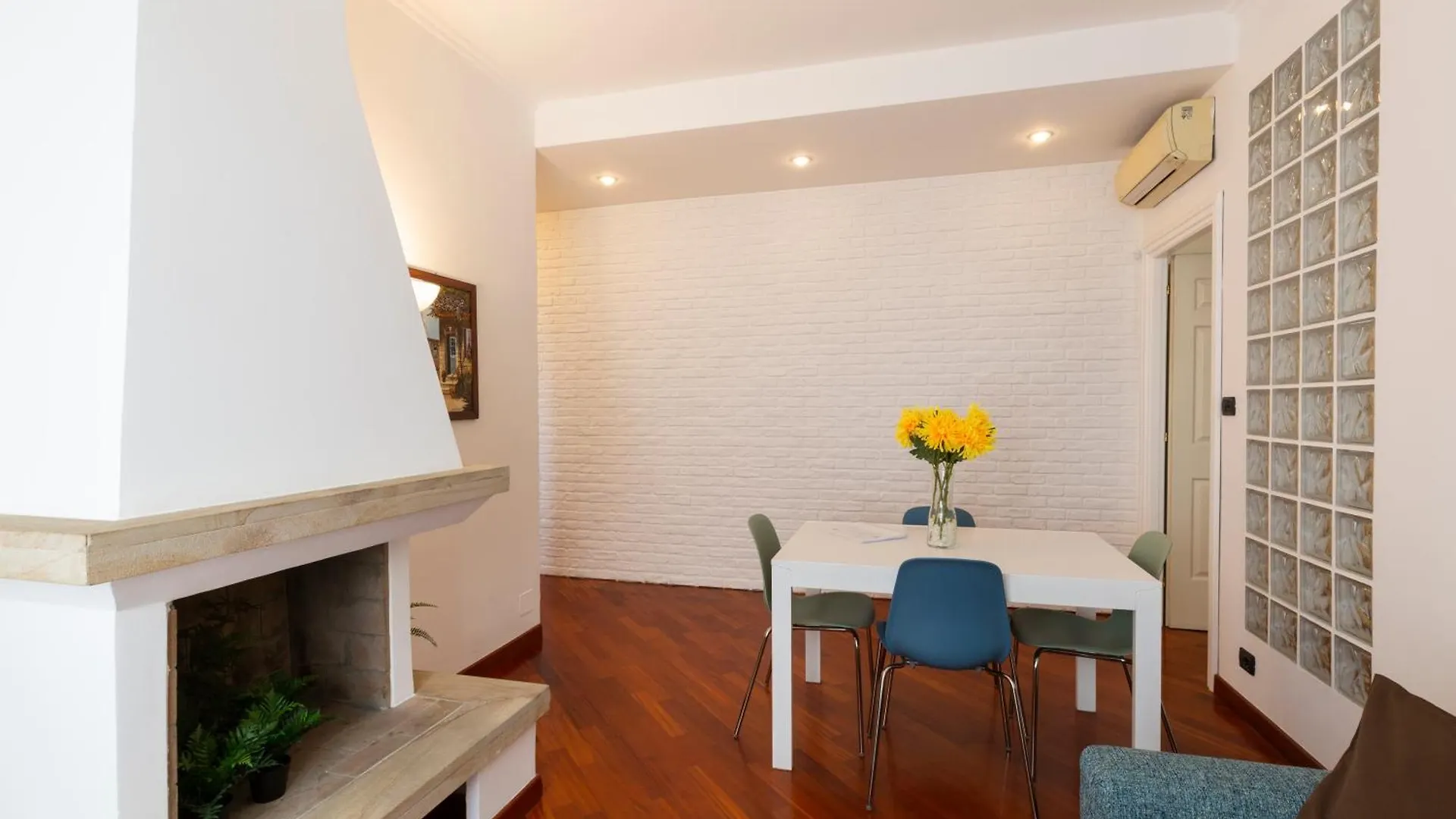 מילאנו The Wall - Top Floor Apartment 0*,  איטליה